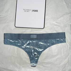 (L) UNISEX Victoria’s Secret Velvet Thong Underwear